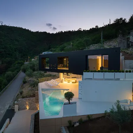 Villa Deluxe | Terra Paradiso | 4 Bedrooms | Splendid Panoramic Views & Private Pool & Sauna | Abbázia